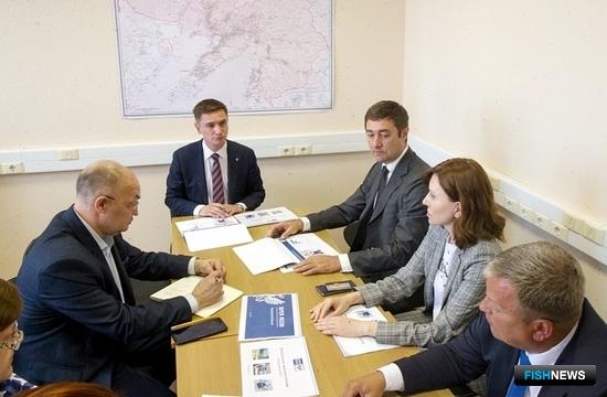 Рыбные консервы в Приморье принесет почтальон