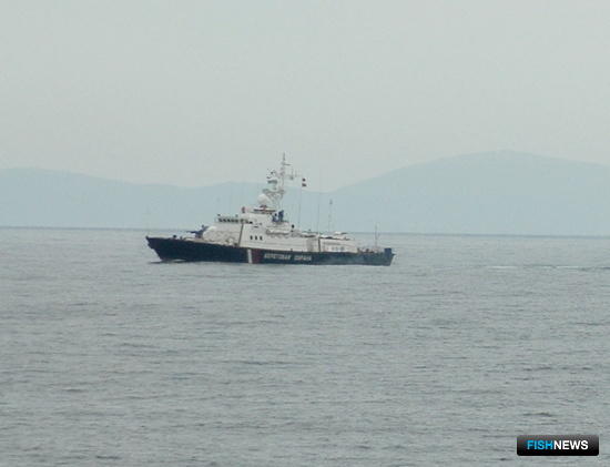Пограничники применили оружие для задержания шхуны из КНДР