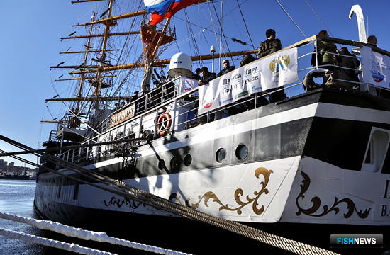 Старт кругосветке трех парусников дала «Паллада» Старт кругосветке трех парусников дала «Паллада»