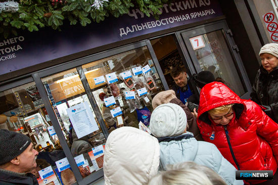 Дальневосточная рыба идет нарасхват на Новом Арбате