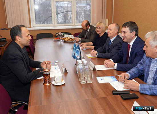 Россия и Иран хотят вместе считать рыбу Каспия