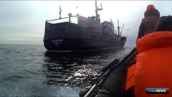 Пограничники сообщили о задержании российского краболова Пограничники сообщили о задержании российского краболова