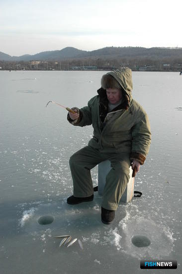 Машины рыболовов хотят подпустить ближе к воде Машины рыболовов хотят подпустить ближе к воде