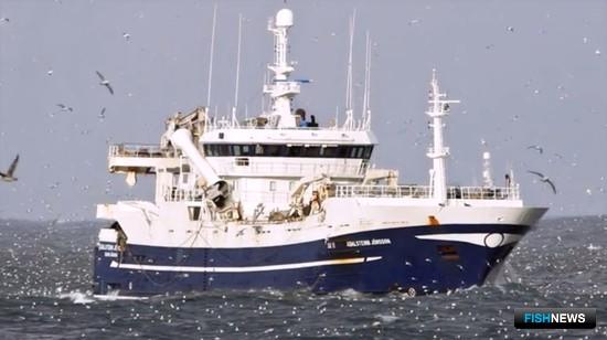 Залить водой горящую «Энигму Астралис» пока не удалось Залить водой горящую «Энигму Астралис» пока не удалось