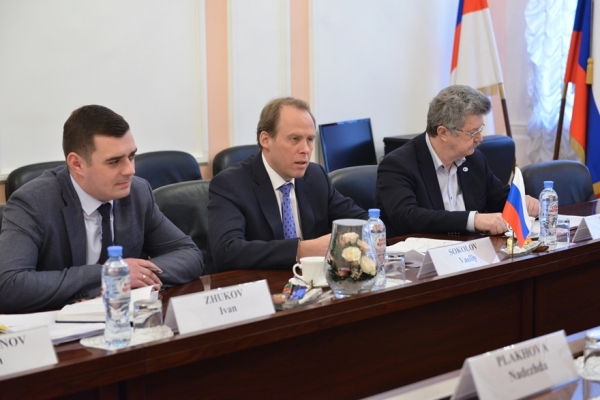 
			В Росрыболовстве состоялась встреча с послом Перу Луисом Бенхамином Чимоем Артеагой		