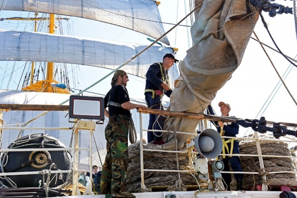 
			Новости кругосветки: &laquo;Паллада&raquo; перешла из Атлантики в Индийский океан		