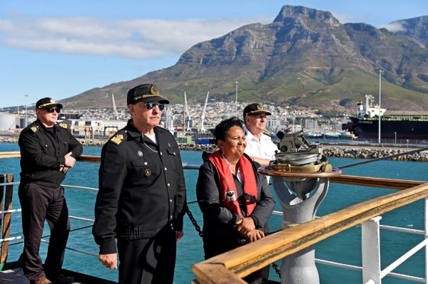 
			Новости кругосветки: &laquo;Паллада&raquo; перешла из Атлантики в Индийский океан		