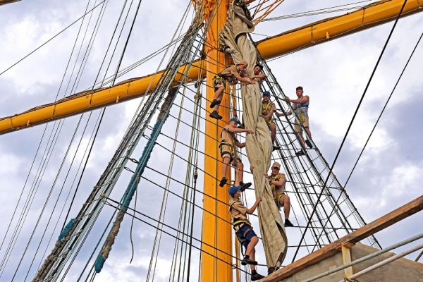 
			Новости кругосветки: на траверзе Мадагаскара &laquo;Паллада&raquo; поймала попутный ветер и пятибалльную качку		