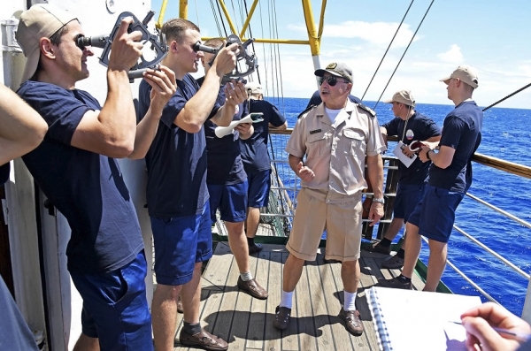 Новости кругосветки: экипаж «Паллады» отработал тревогу по оставлению судна в Индийском океане
Новости кругосветки: экипаж «Паллады» отработал тревогу по оставлению судна в Индийском океане