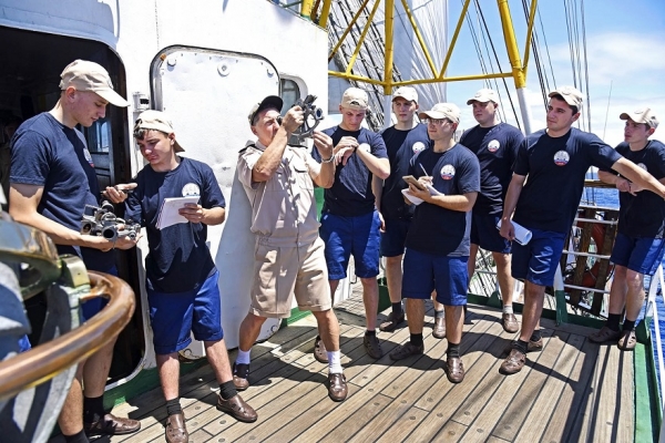 Новости кругосветки: экипаж «Паллады» отработал тревогу по оставлению судна в Индийском океане
Новости кругосветки: экипаж «Паллады» отработал тревогу по оставлению судна в Индийском океане