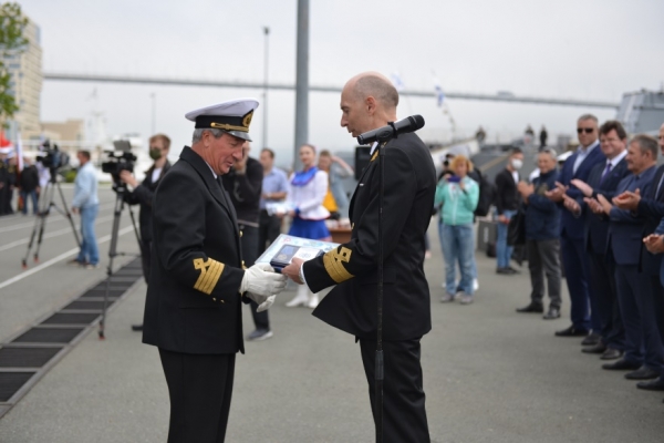 «Паллада» ошвартовалась в родном порту
«Паллада» ошвартовалась в родном порту