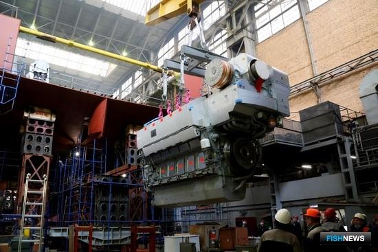 &laquo;Капитан Геллер&raquo; принял на борт главный двигатель