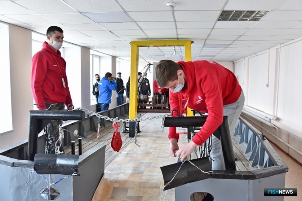 Будущие тралмастера состязаются во Владивостоке