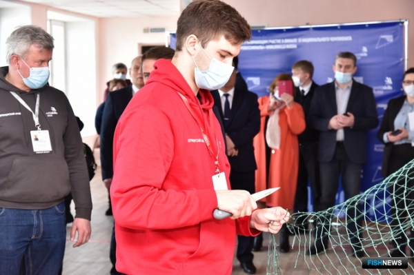 Будущие тралмастера состязаются во Владивостоке