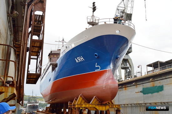 Во Владивостоке спустили на воду новый краболов