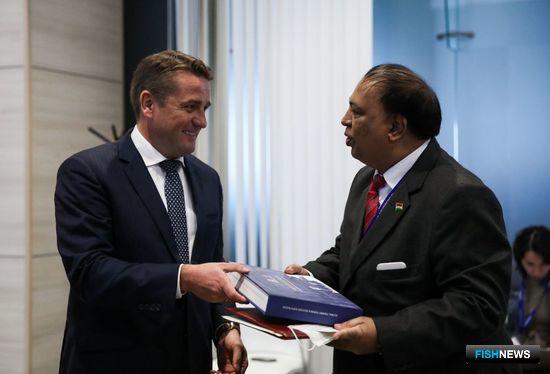 Маврикий и Россия заложили основу для сотрудничества в рыбной отрасли Маврикий и Россия заложили основу для сотрудничества в рыбной отрасли