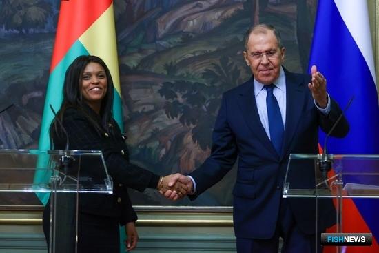 Российские рыбаки ловят в водах Гвинеи-Бисау Российские рыбаки ловят в водах Гвинеи-Бисау