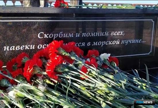 Жители Невельска чтят память не вернувшихся с моря