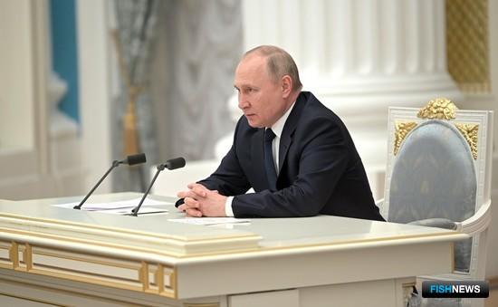 Россия встречает санкции Россия встречает санкции