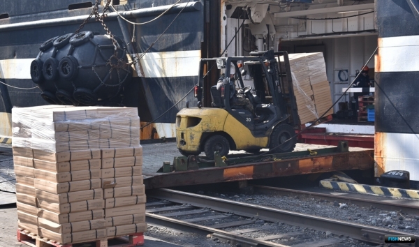 Владморрыбпорт планово обрабатывает уловы