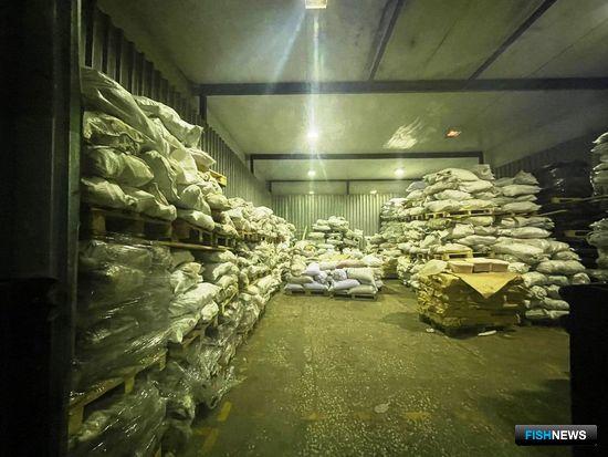 Тюменцы организовали склад нелегальной разнорыбицы Тюменцы организовали склад нелегальной разнорыбицы