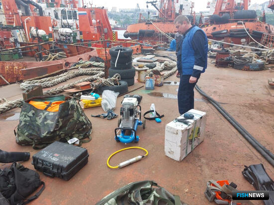 Из бухт Приморья убирают затонувший флот Из бухт Приморья убирают затонувший флот