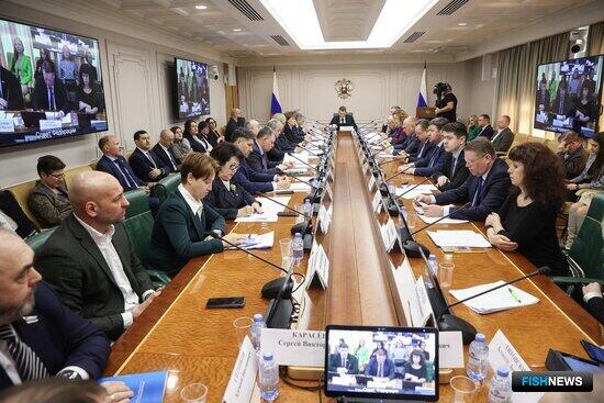 В Совфеде озаботились ценами на топливо для рыбаков