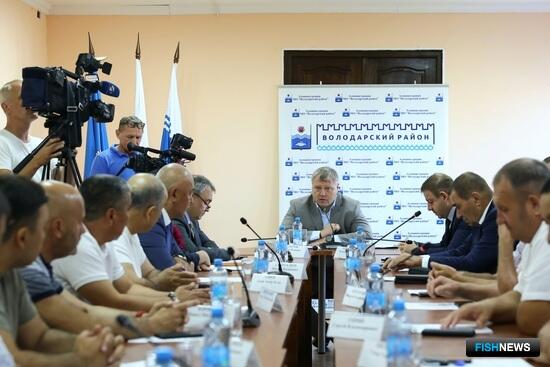 Акватории Нижнего Поволжья ждут прополки Акватории Нижнего Поволжья ждут прополки