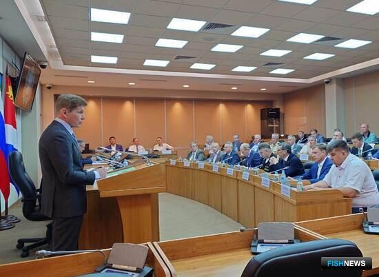 Губернатор Приморья предложил рыбакам готовить кадры со школьной скамьи Губернатор Приморья предложил рыбакам готовить кадры со школьной скамьи